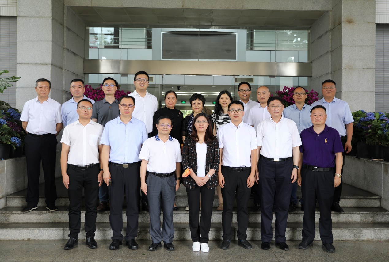 乐鱼(中国)leyu·官方网页版,与东南大学签订产学研战略合作协议，瞿磊获颁“东南大学至善教育贡献奖”